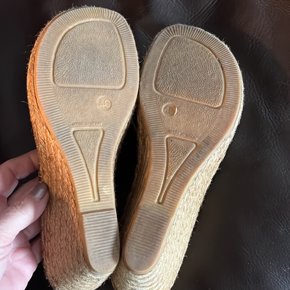 Gorgeous Authentic Burberry Wedges - Picture 5 of 8